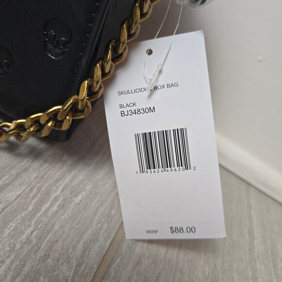 NWT Betsey Johnson Skull Crossbody Bag with Leopard Strap and Gold Chain - Picture 4 of 11